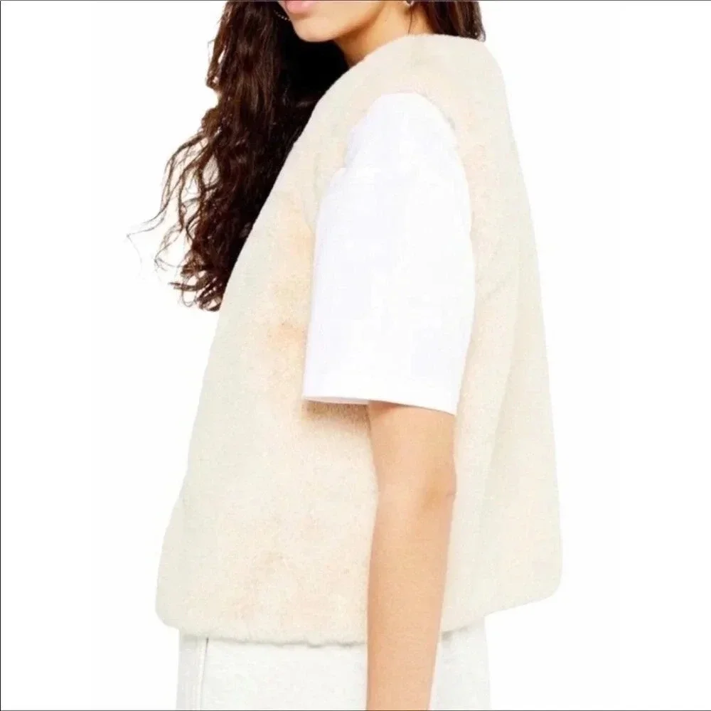 TopShop Luxe Faux Fur Vest Cream Cover Shrug Fall